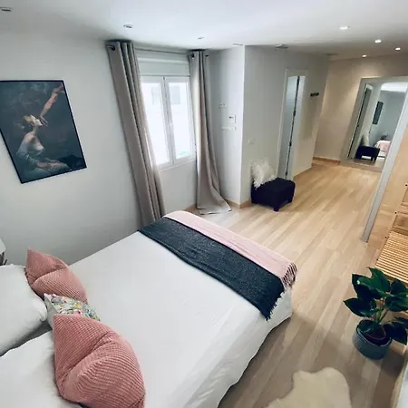 Fantastic Center - Optional Parking Apartment *
